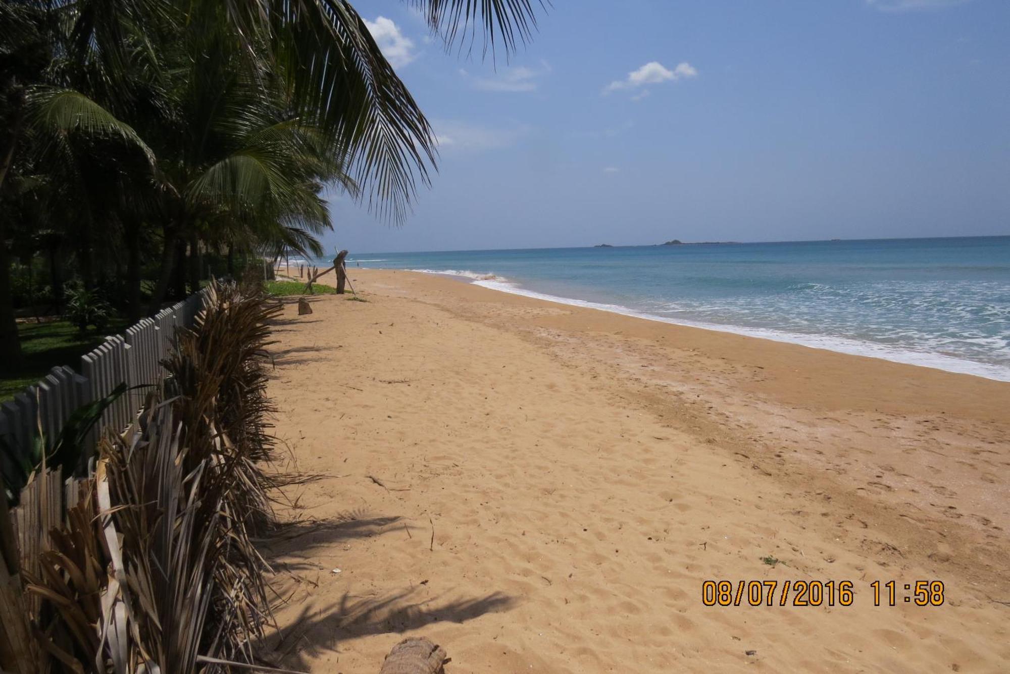 Beach Bliss Trincomalee Esterno foto