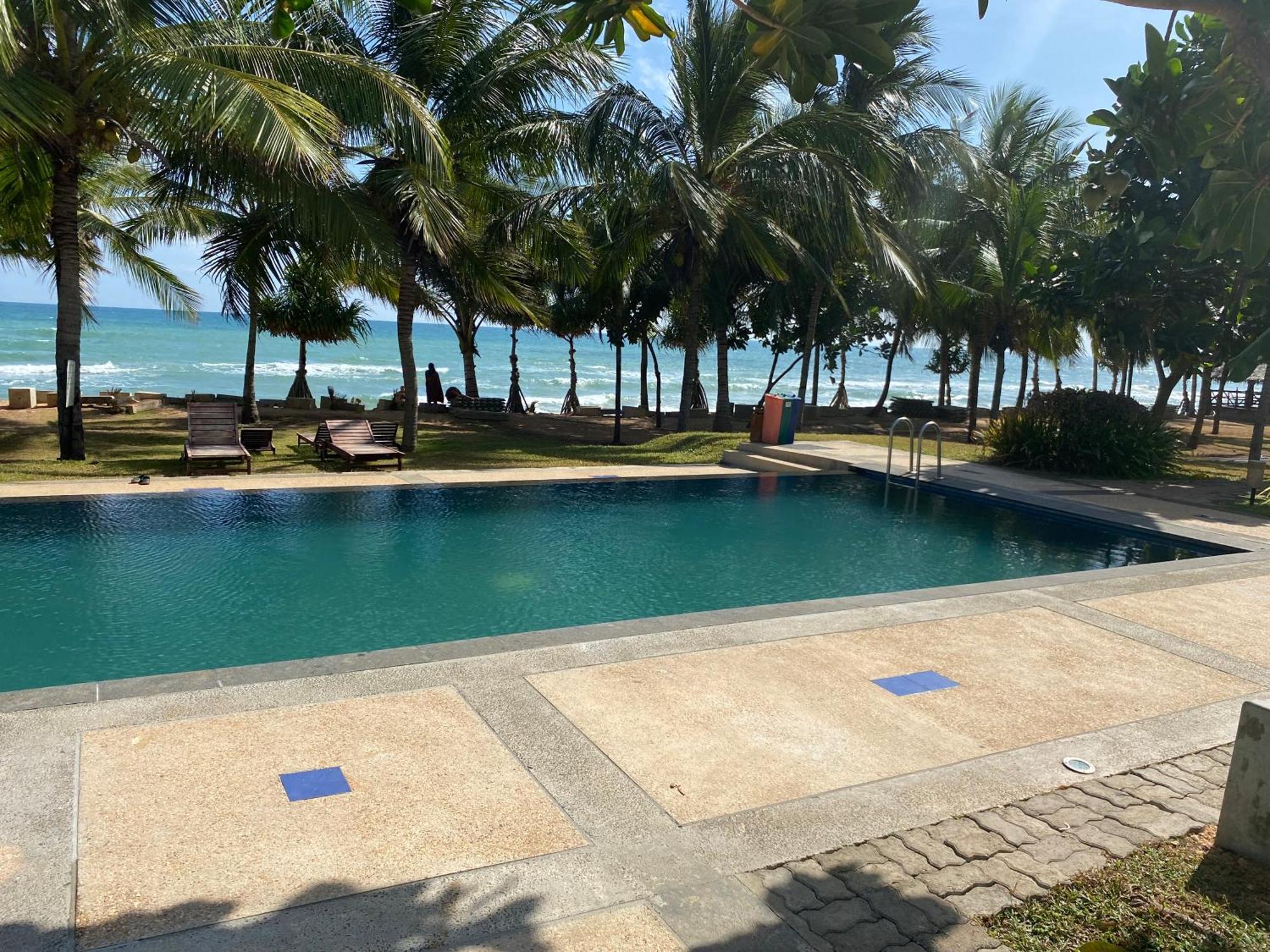 Beach Bliss Trincomalee Esterno foto
